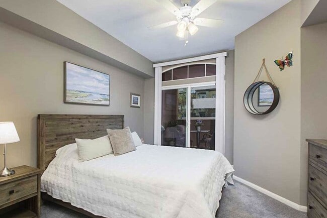 Building Photo - Beautiful and Updated Banker's Hill 1BR/1BA Condo!