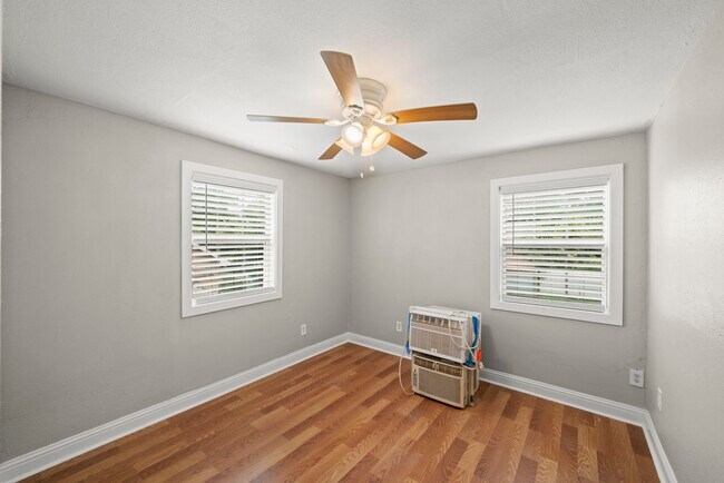 Building Photo - 303 Linwood St