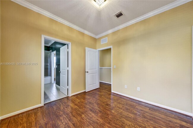 Building Photo - 346 NE 47th Pl