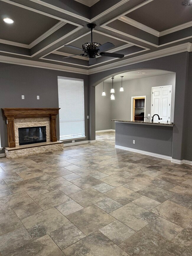 Building Photo - 5011 Lantana Dr