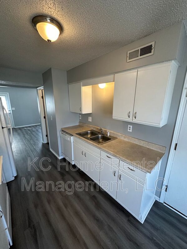 Building Photo - 506 A Skyvue Dr