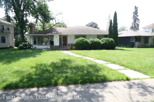 Primary Photo - 3 br, 2 bath House - 535 E Minnehaha Parkway