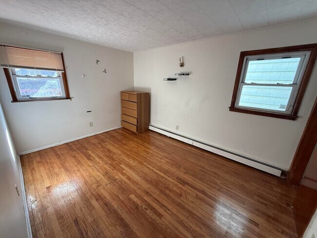 Building Photo - 36 W 9th St