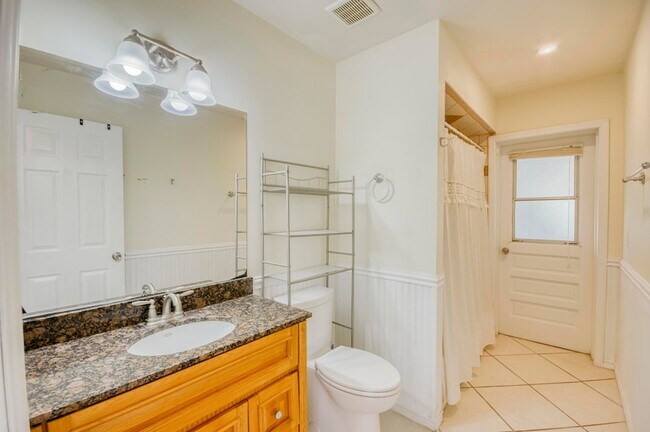 Building Photo - 2074 SE Doverbrook St