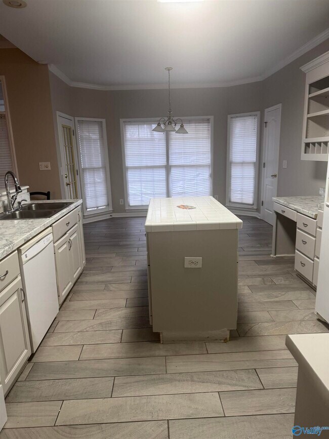 Building Photo - 113 Montrose Dr