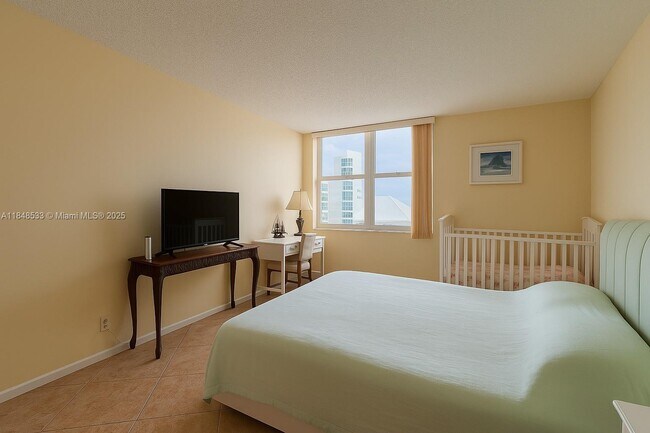 Building Photo - 2030 S Ocean Dr
