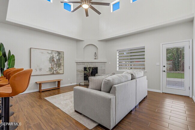 Building Photo - 3121 Tierra Paola Ln