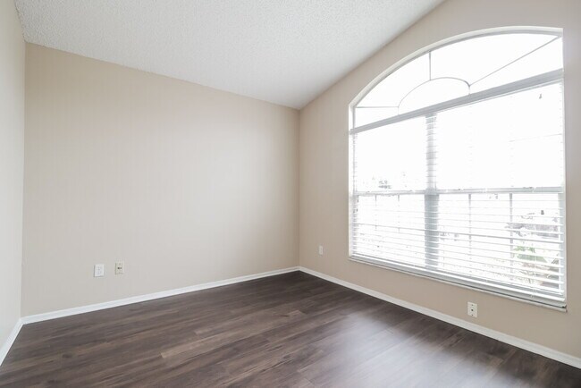 Building Photo - 2230 Justin Ave