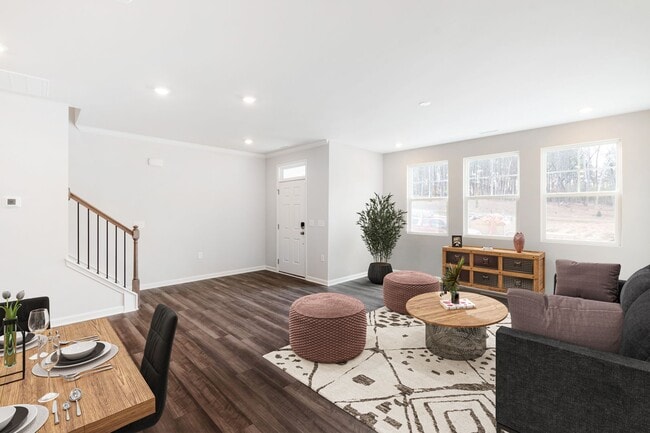 Building Photo - Move-In Ready 4-Bedroom Townhome in Rosedale!
