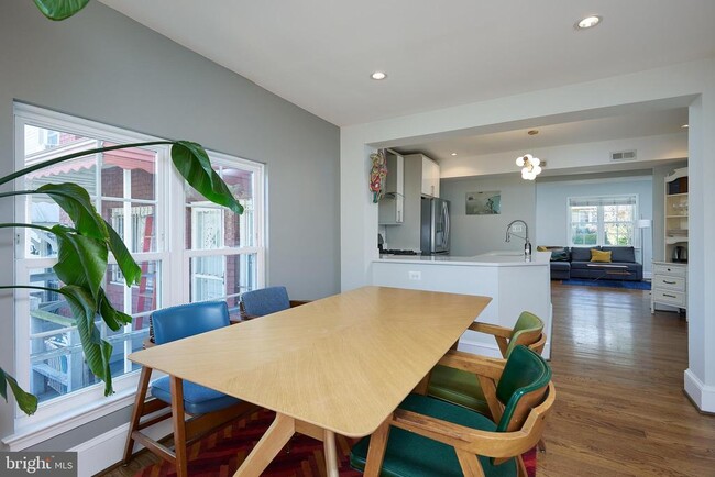 Building Photo - 421 Longfellow St NW