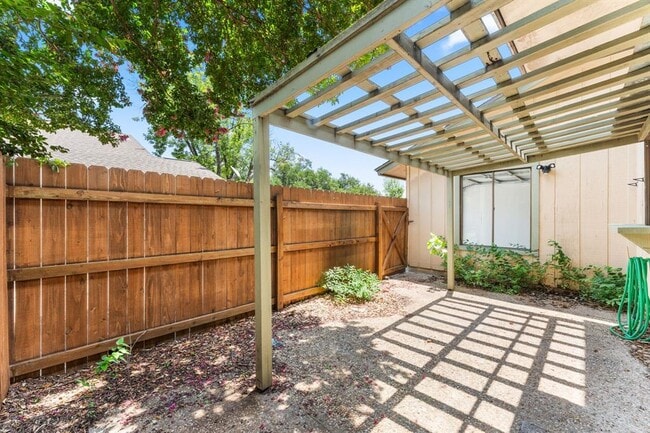 Primary Photo - 903 Silver Quail Ln