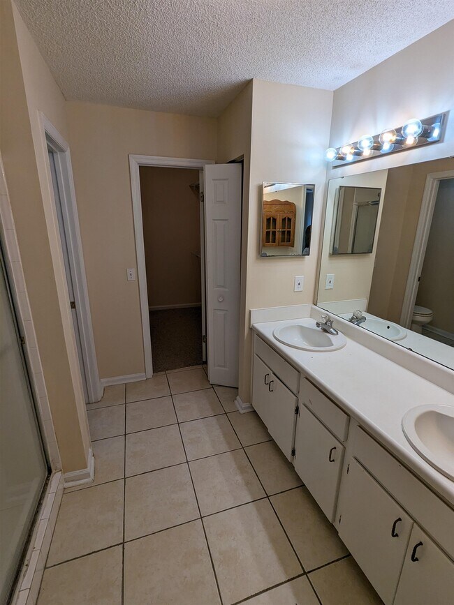 Building Photo - 3412 Daylily Ln