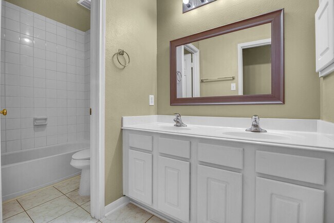 Building Photo - 2919 Silverbit Trail Ln