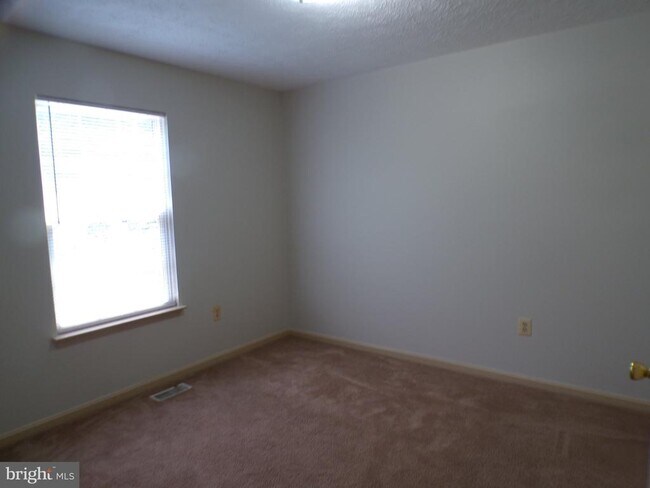 Building Photo - 114 Park Cove Dr