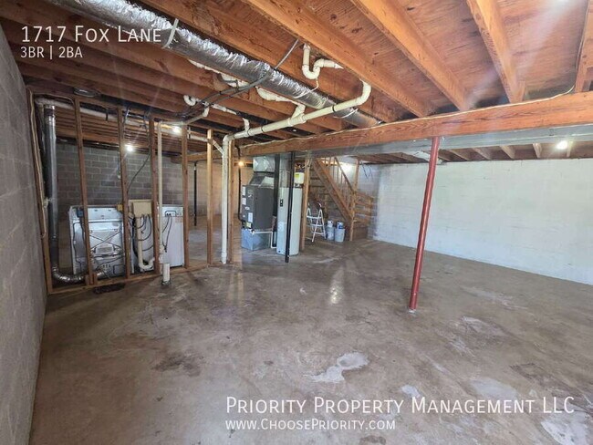 Building Photo - 1717 Fox Ln