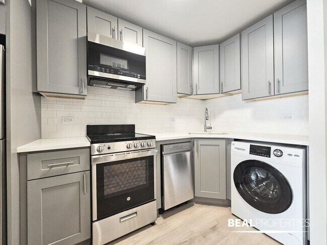 Building Photo - 0 bedroom in CHICAGO IL 60610