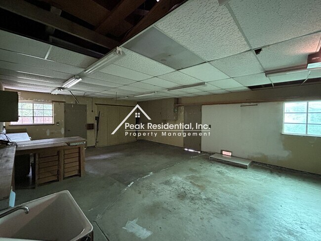 Building Photo - Charming 3 bedroom 2 bathroom House!