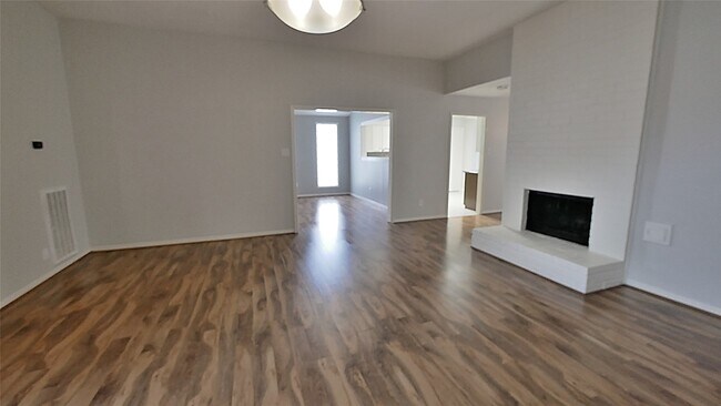 Building Photo - 12800 Briar Forest Dr