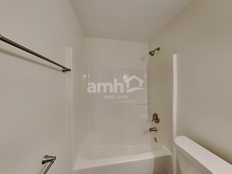 Building Photo - 408 Fairlawn Dr