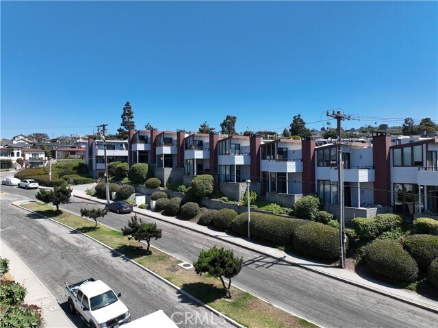 Building Photo - 404 Calle Miramar