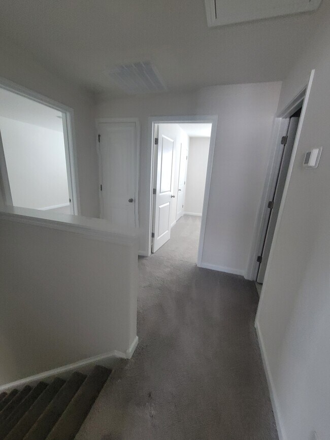 Building Photo - 110 Clear Creek Ln