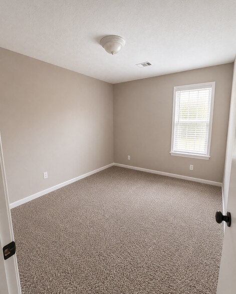 Building Photo - 2915 Eagle Pointe Dr