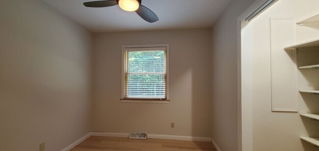 Building Photo - 4 Bedroom Parsonage Property 1 Mile to Fra...