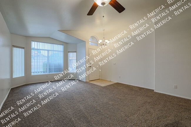 Building Photo - 7158 E Juanita Ave