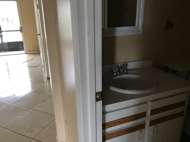 Building Photo - Waterfront Community  Downstairs Condo