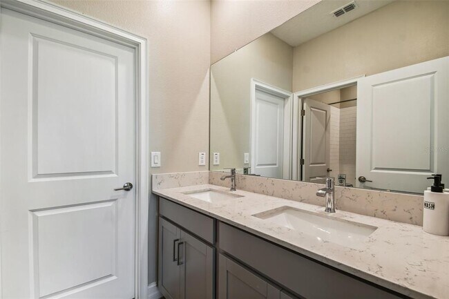 Building Photo - 9571 Little Bluestem Dr