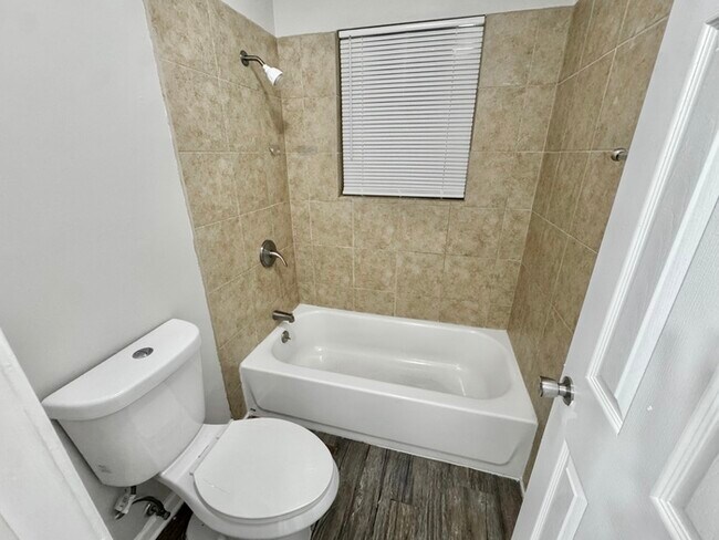 Building Photo - 5378 Beaverton Cove