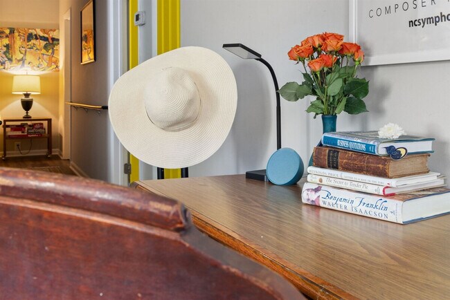 Building Photo - 500 Oak Ave