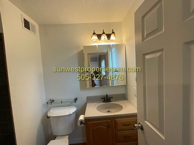 Building Photo - 3 Bedroom, 2 Bathroom with 2 Car Garage and Fenced Back Yard