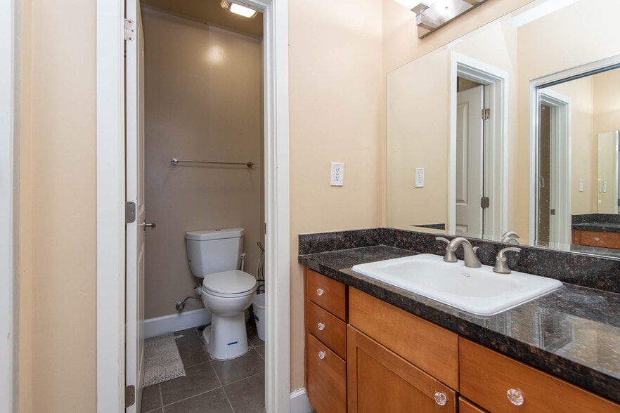 Building Photo - 10982 Roebling Ave