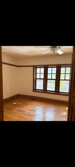 Building Photo - 4840 N Talman Ave