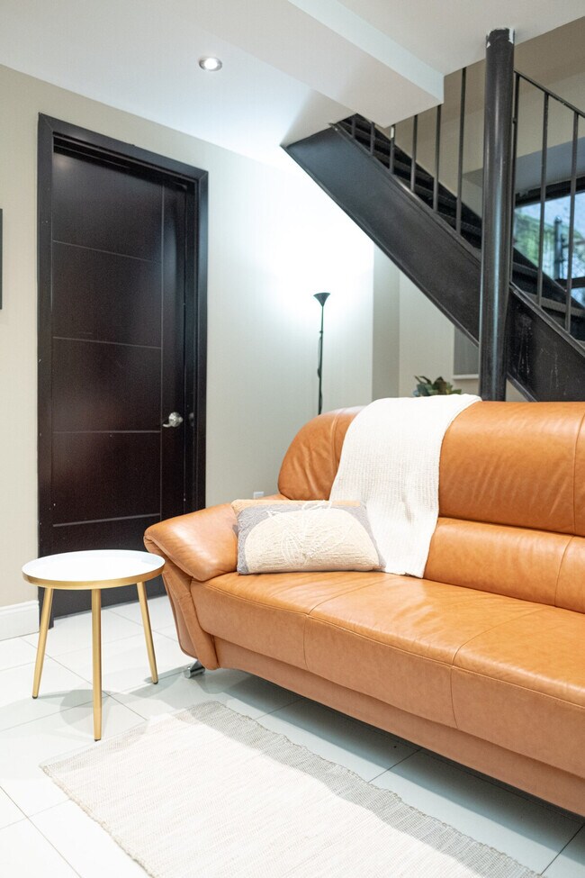 Building Photo - 5 W 101st St