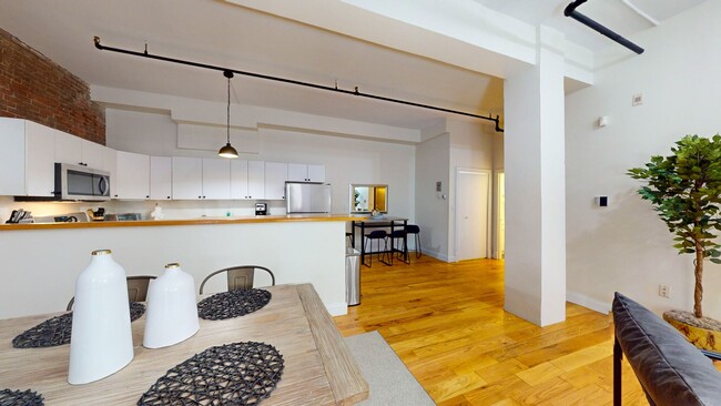 Building Photo - Back Bay 2 bed available 9/27/24