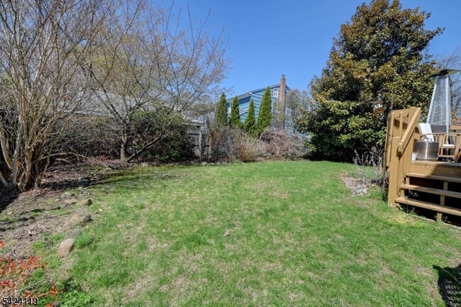 Building Photo - 31 Ashwood Ave