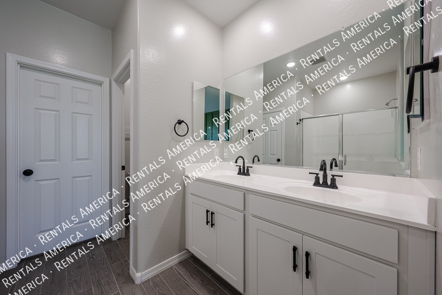 Building Photo - 5612 W Ldg Dr