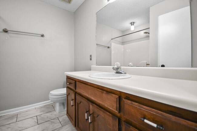 Building Photo - Two Bedroom in Sango!