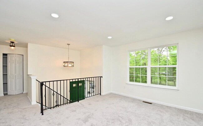 Building Photo - 16501 Accolawn Rd