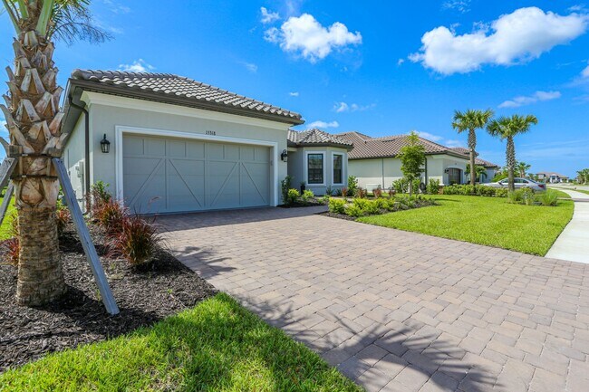 Building Photo - BRAND NEW** STUNNING POOL HOME**PROFESSIONALLY DECORATED**3 BEDS + DEN/ 3 FULL BATHS***ESPLANADE ...