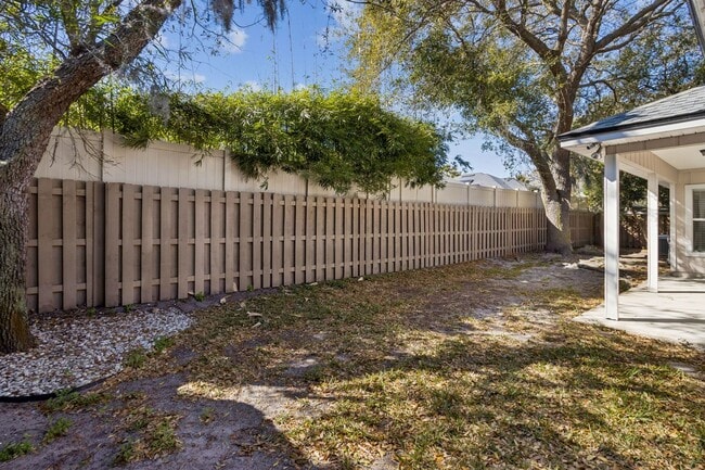 Building Photo - Central Island, 4 Bedroom + Office