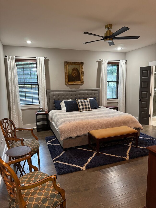 Building Photo - Charming 3 Bed 2.5 Bath Furnished Cottage ...