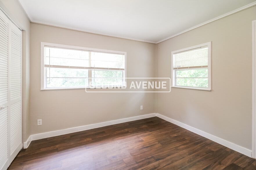 Building Photo - 1544 Breton Rd