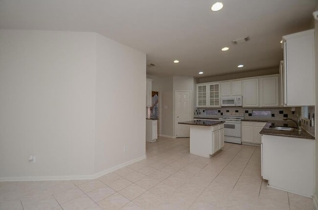 Building Photo - 23826 River Pl Dr