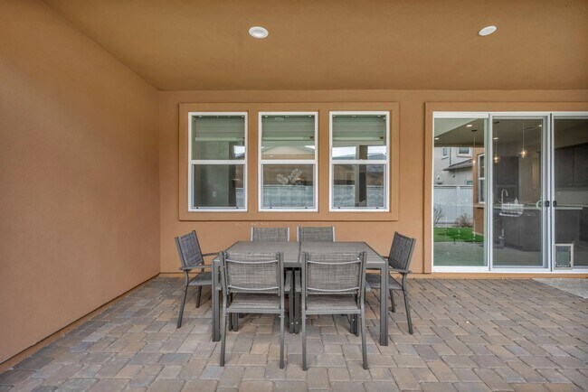 Building Photo - 619 Camargue Trl