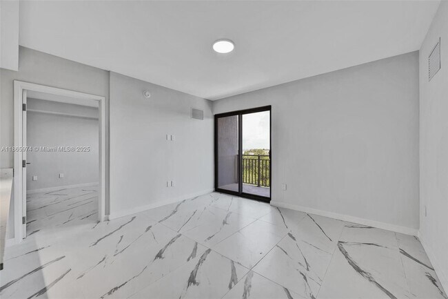 Building Photo - 840 NE 130th St