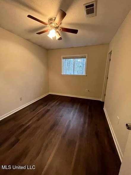 Building Photo - 35 Lance Dr