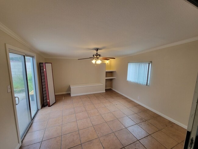Building Photo - Rare 4 Bed, 2 Bath House
